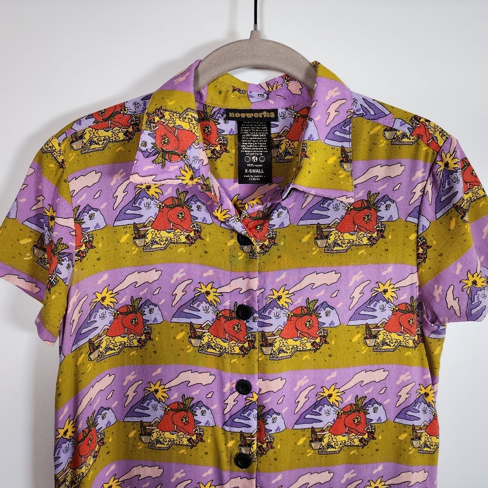 Nooworks Joyce Jammin Strawberry Short Sleeve Button Up XS - Picture 4 of 7